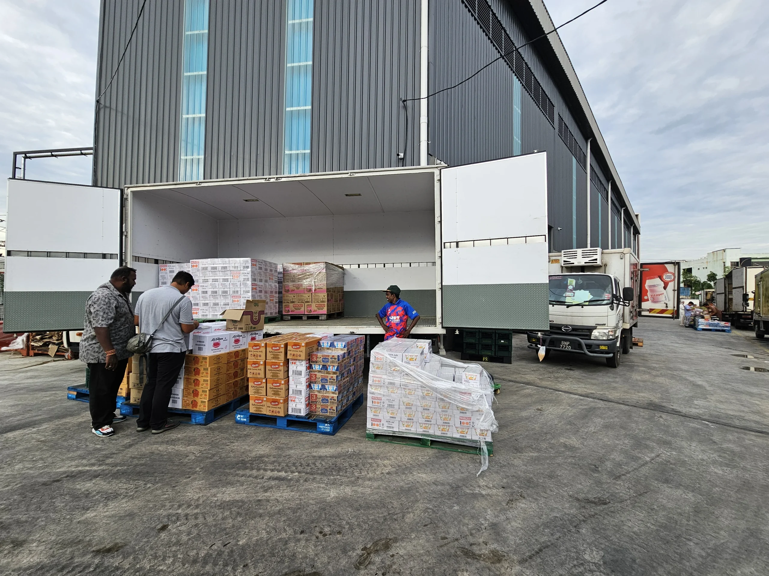 2 workers moving the order for retailer related to food service industry